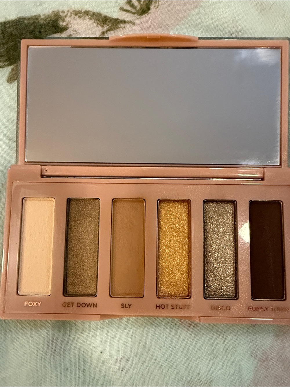 Urban Decay Naked Palette with Holographic Rose-Gold Accents - Picture 2 of 3